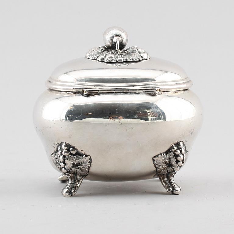 SOCKERSKRIN, silver, 1900-talets första hälft. Vikt ca 231 g.