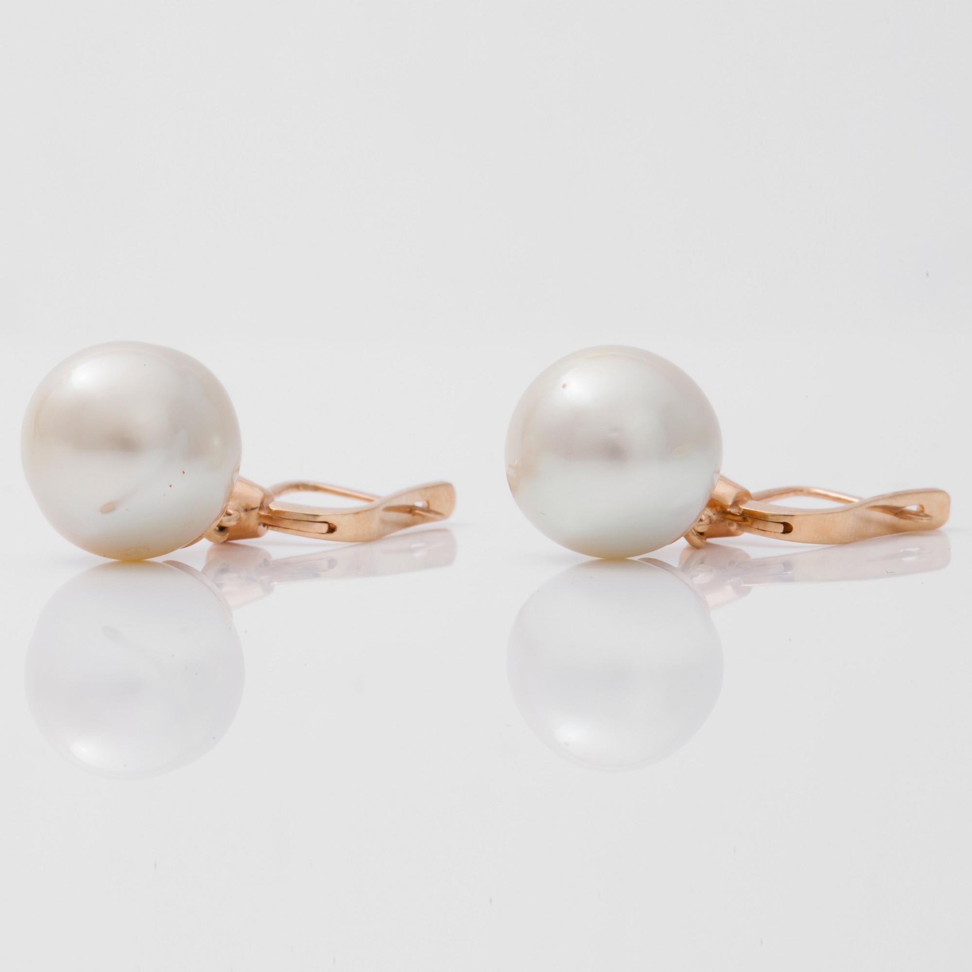 A pair of earrings with cultured South Sea pearls and brilliant-cut diamonds, total carat weight 0.40 ct.