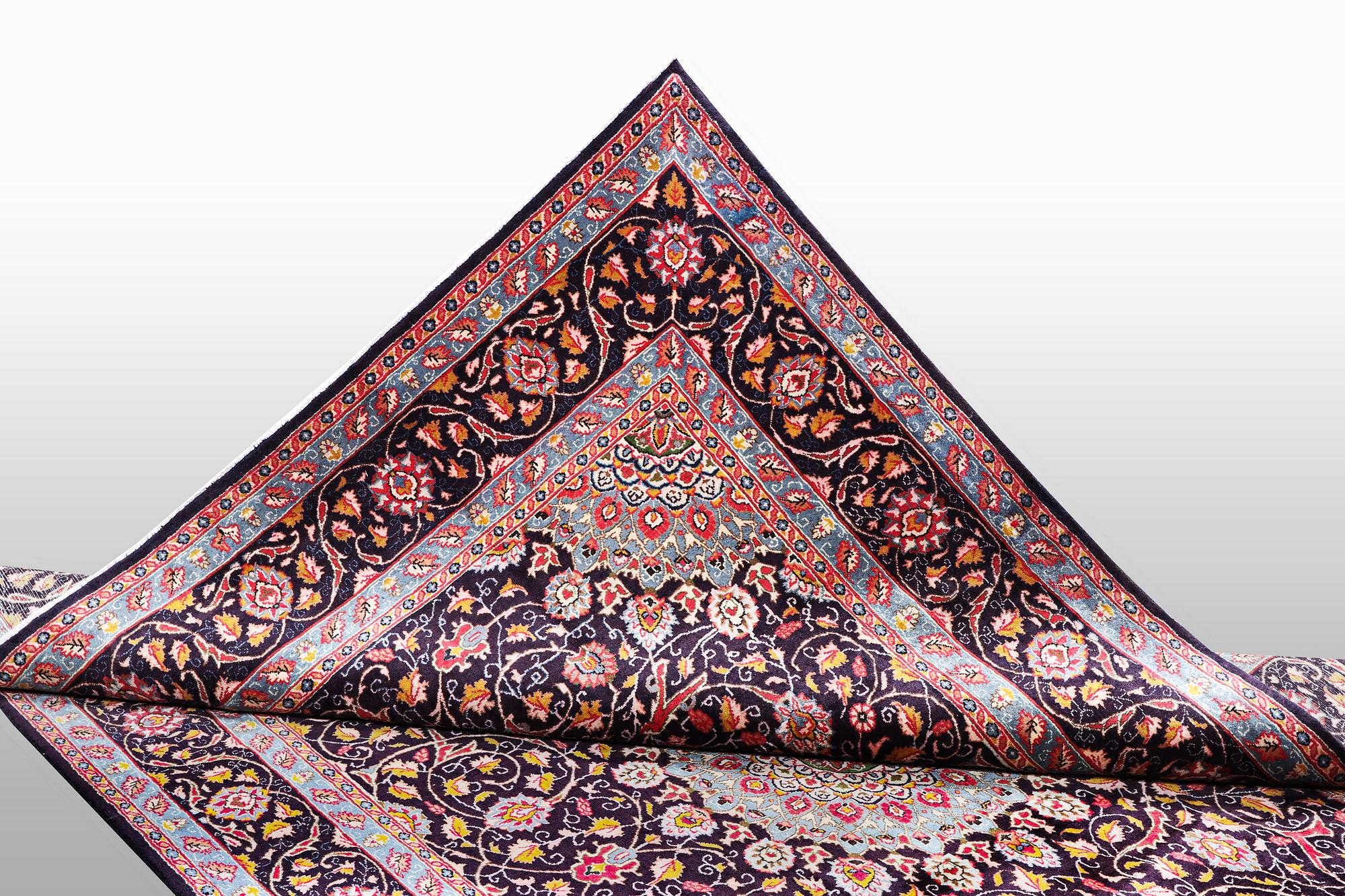 A carpet, Kashan, ca 354 x 242 cm.
