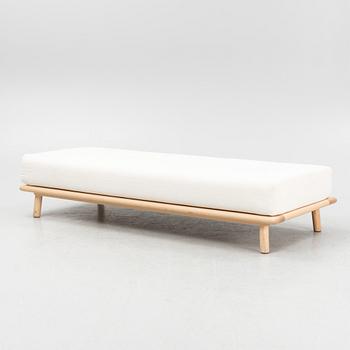 Jenni Roininen, dagbädd, "Linea", Nikari, Finland.