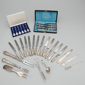 PARTI SILVER, bl.a Gösta Helenius, Åbo, 1938, vikt exklusive delar innehållandes metall ca 323 gram.