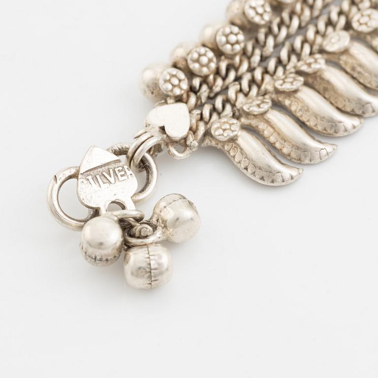 Silver necklace and bracelet.