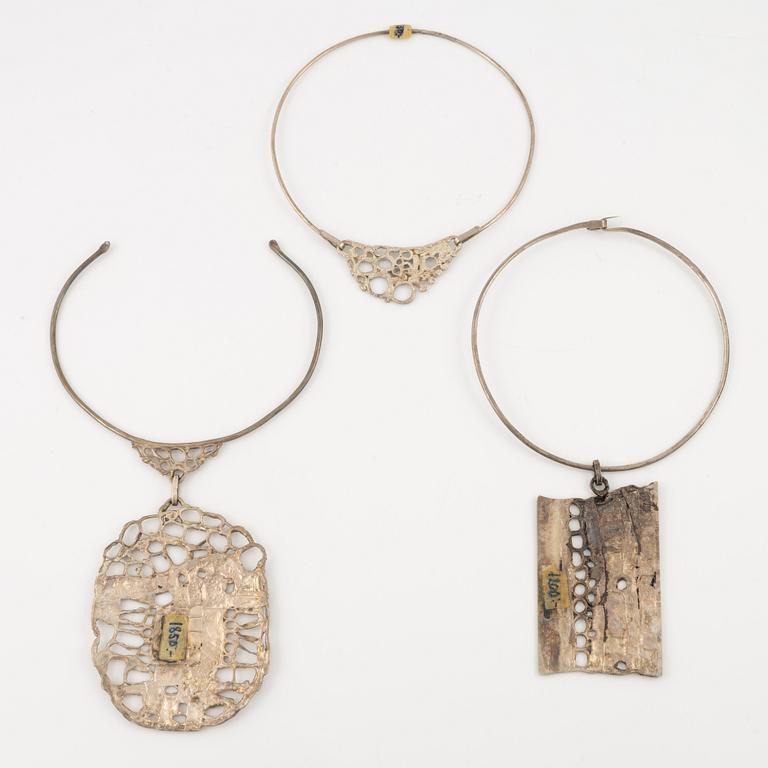 Lars Arby, tre collier, sterlingsilver, Göteborg 1975 och 1982.
