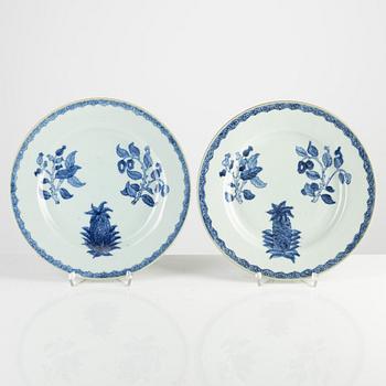 Seven export porcelain "Pineapple" plates, China, Qinalong (1736-96).