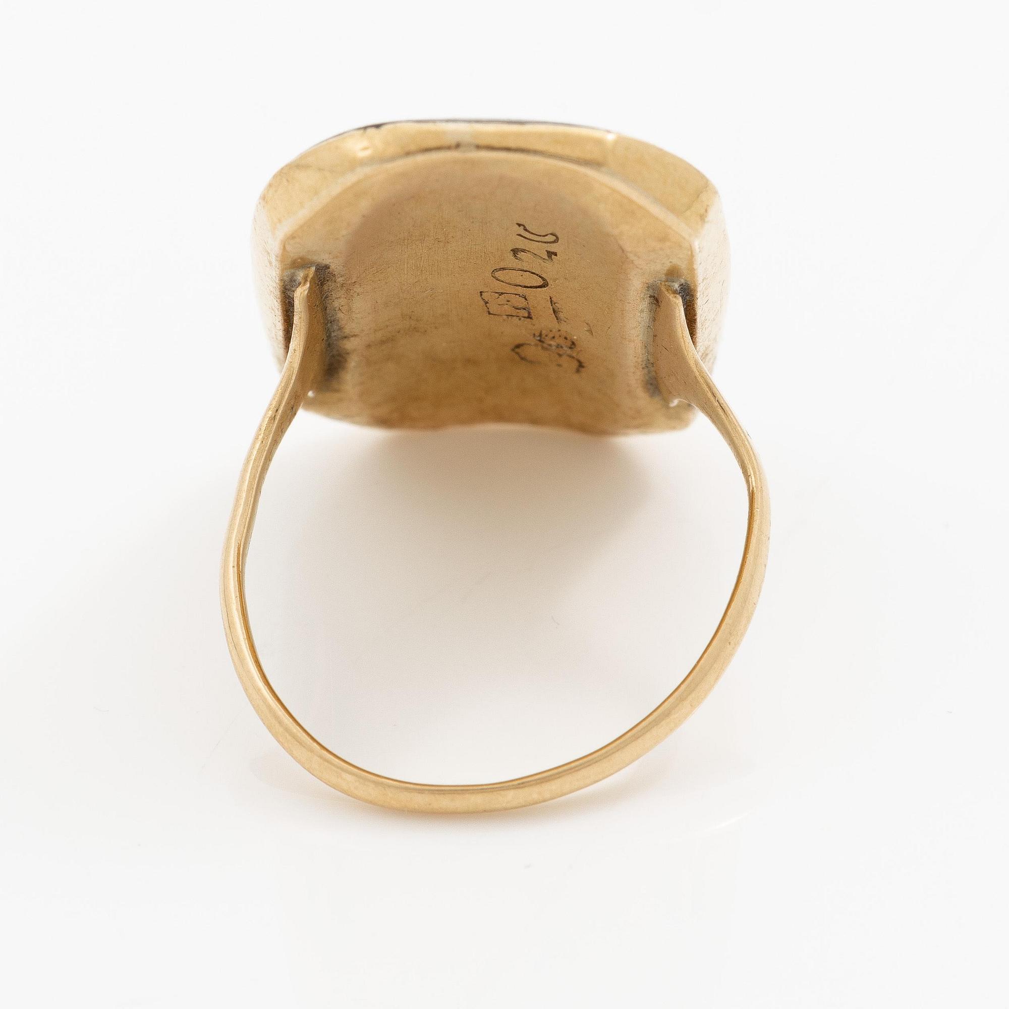 A silhouette ring, 18K gold with enamel, Friedrich Silber, Karlskrona 1796.