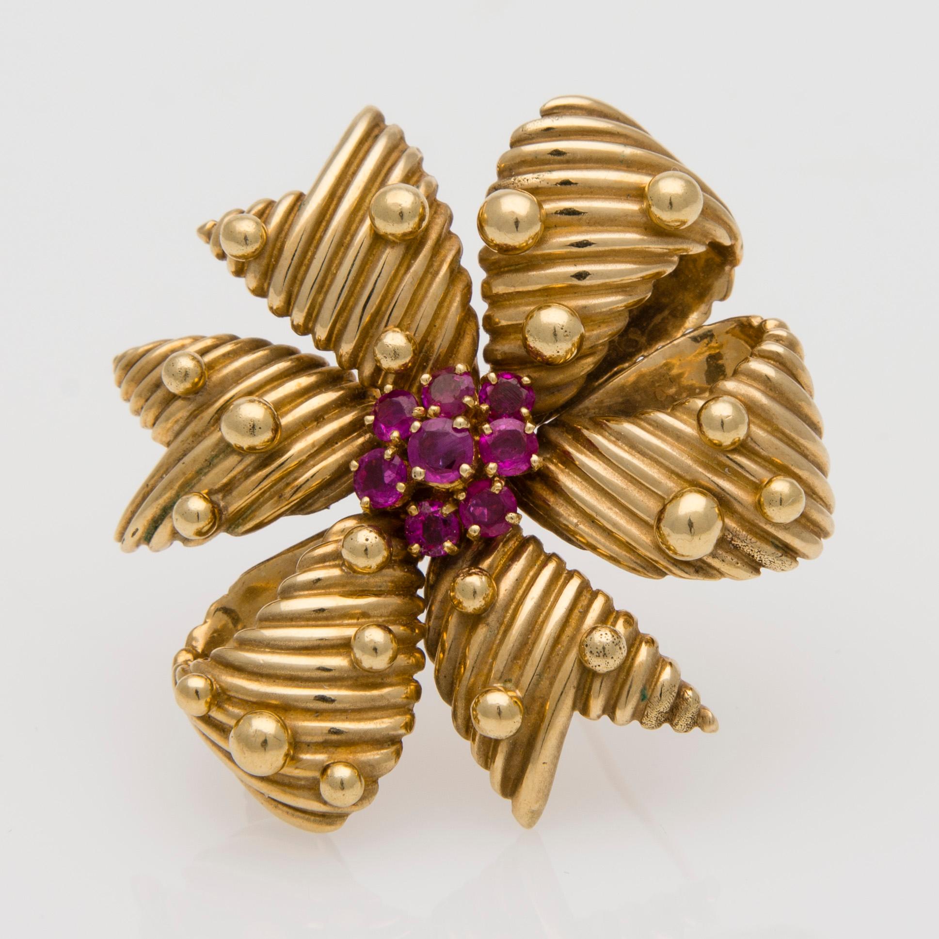 BROSCH, Tiffany & Co, 18K guld, rubiner.
