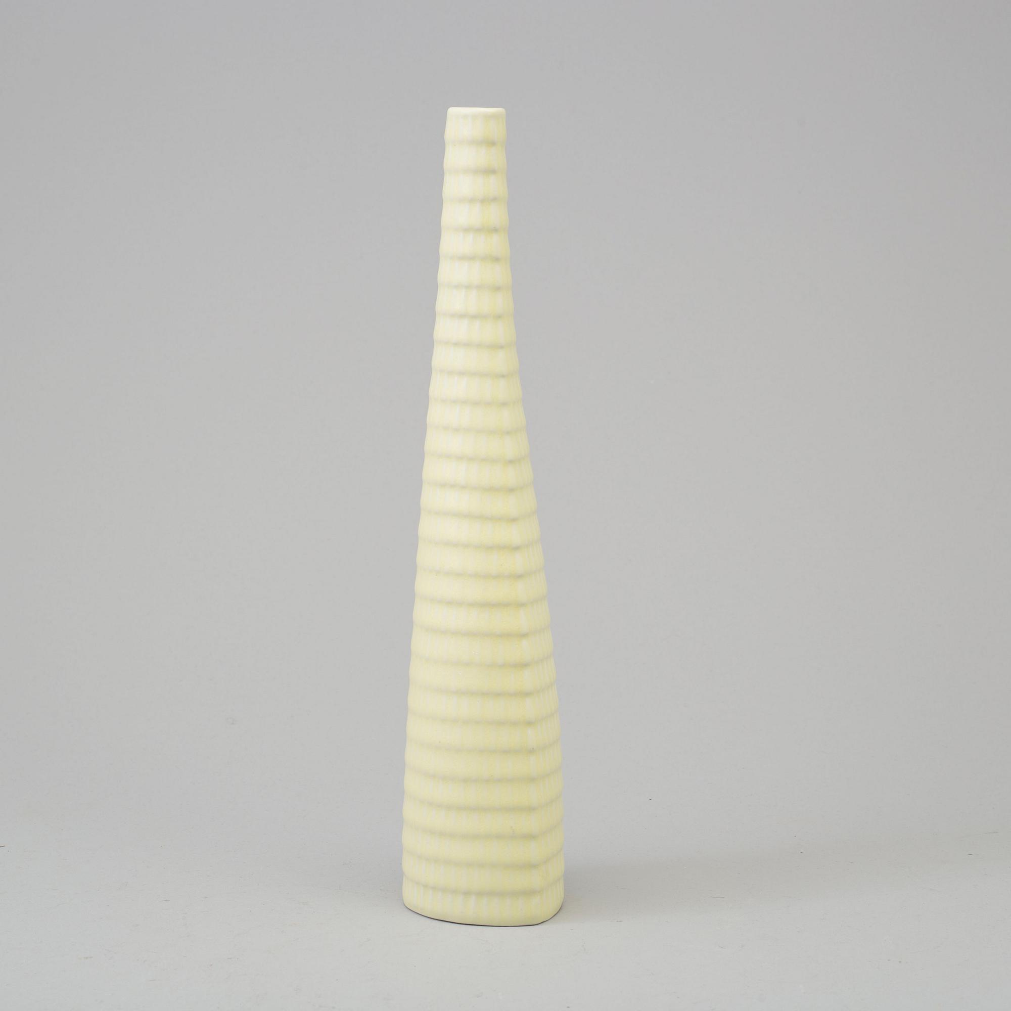 STIG LINDBERG, vas och skålar, tre delar, stengods, "Reptil", Gustavsberg.