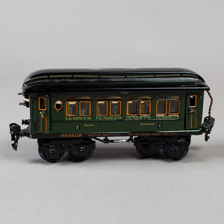 A set of six Märklin train carriages 0 Gauge, Germany, 1920/30s.