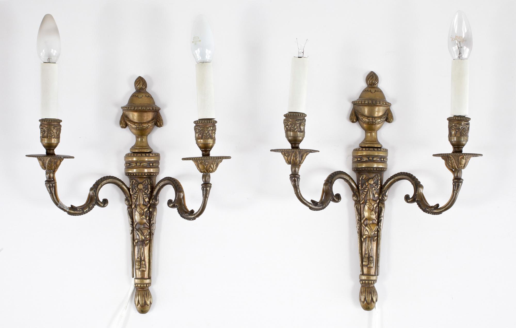 VÄGGAPPLIQUER, ett par, mässing, Louis XVI-stil, 1900-talets mitt.