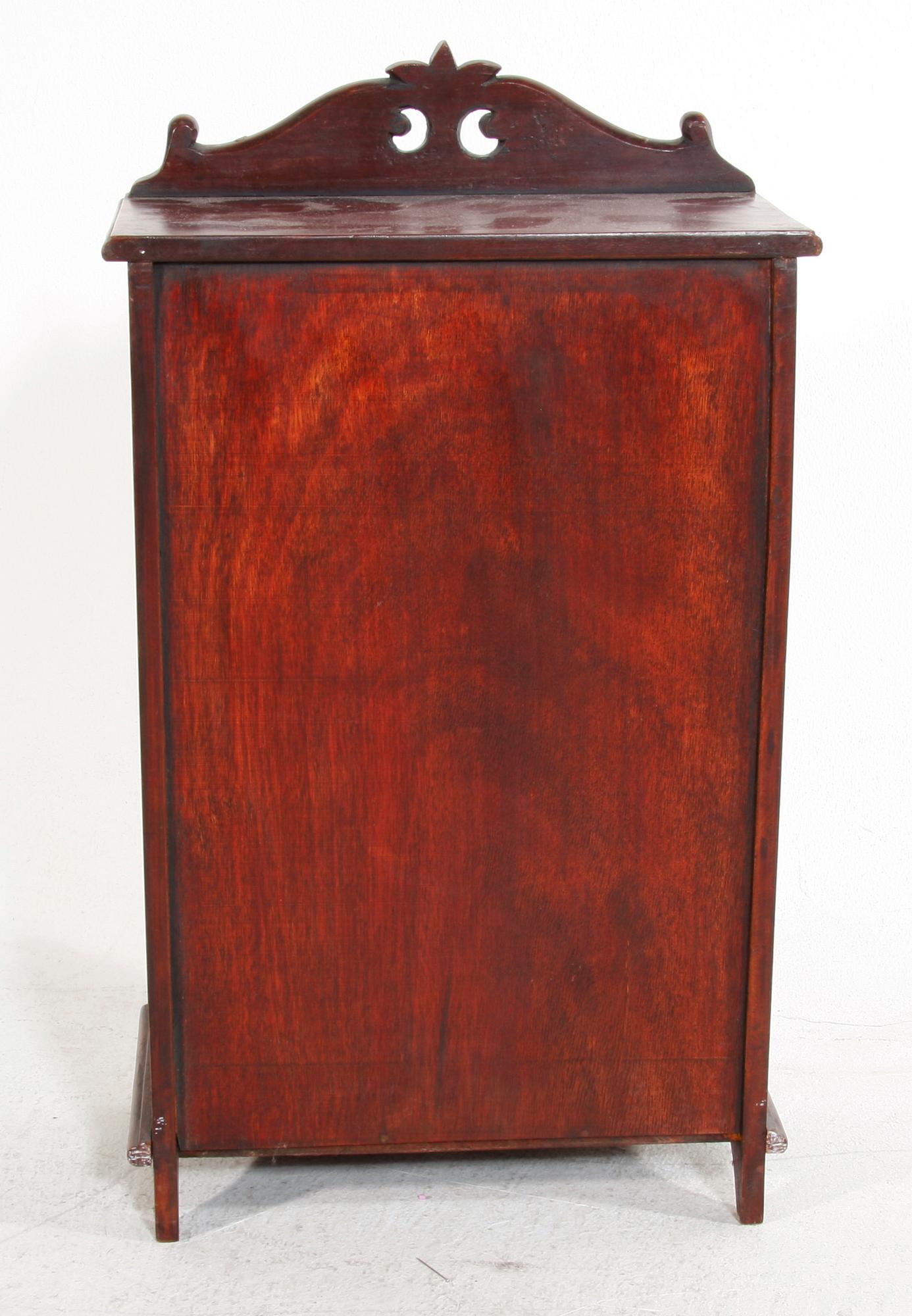 MINIATYRBYRÅ, trä, 1800-tal.