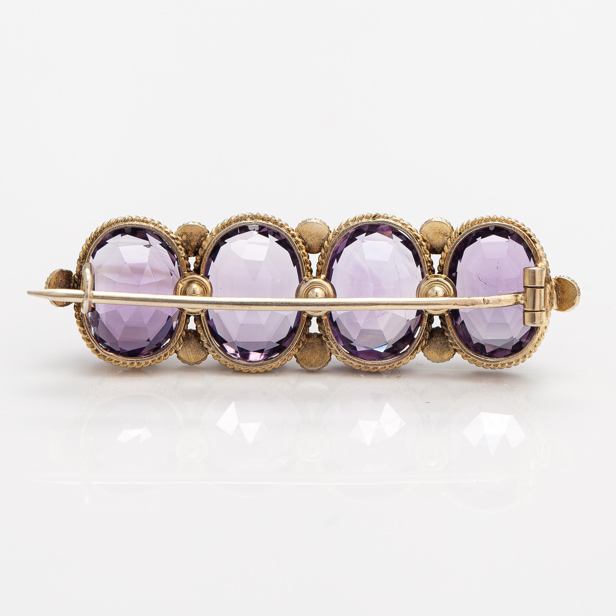 A necklace, bracelet and two brooches in gilded silver and with amethysts and pearls.