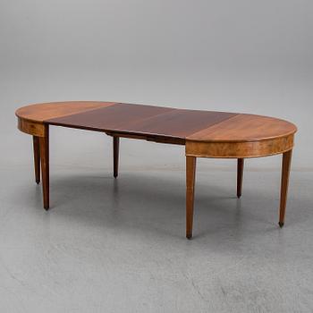 A english style dining table from the first half of the 20th century.