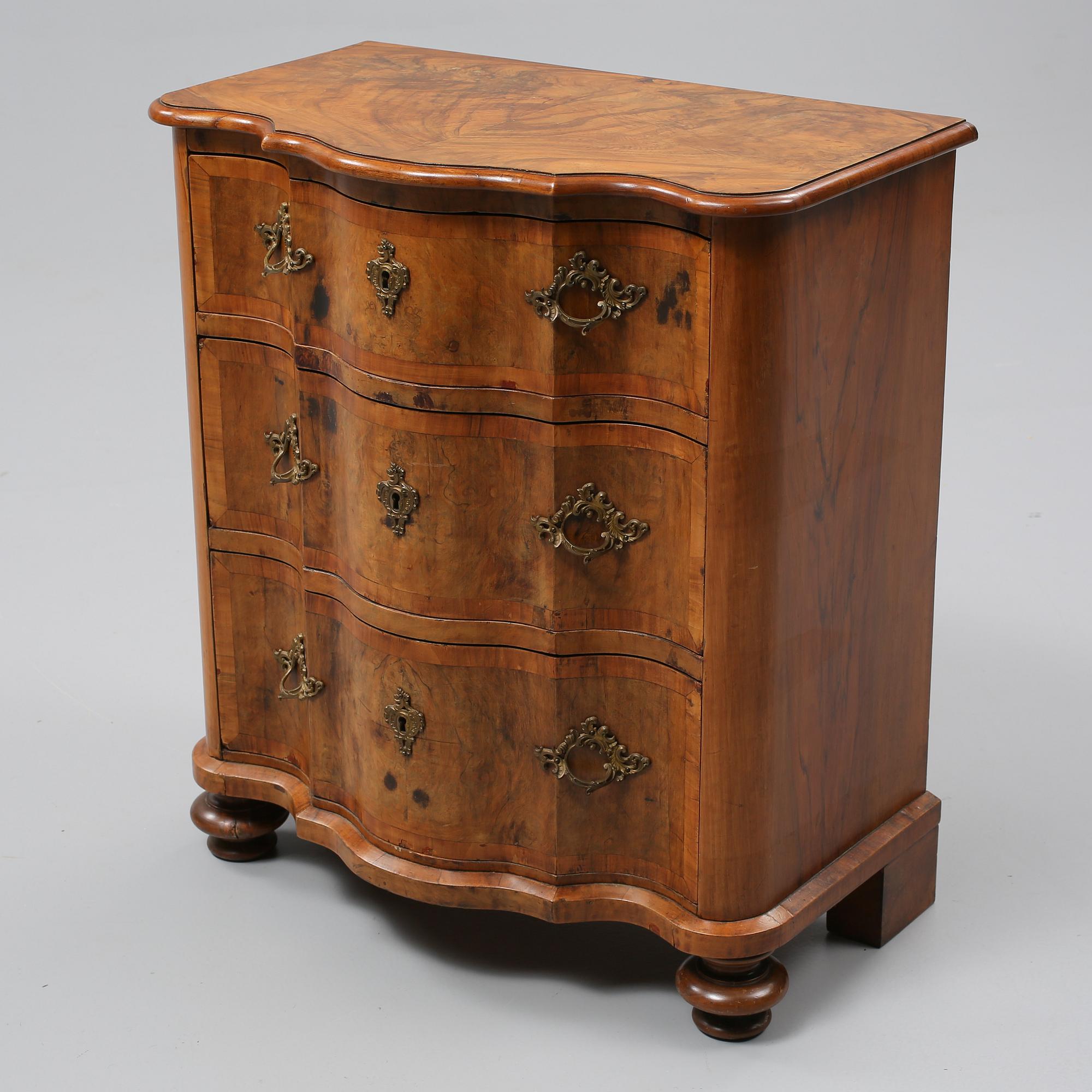 BYRÅ. barockstil, 1800-talets andra hälft.