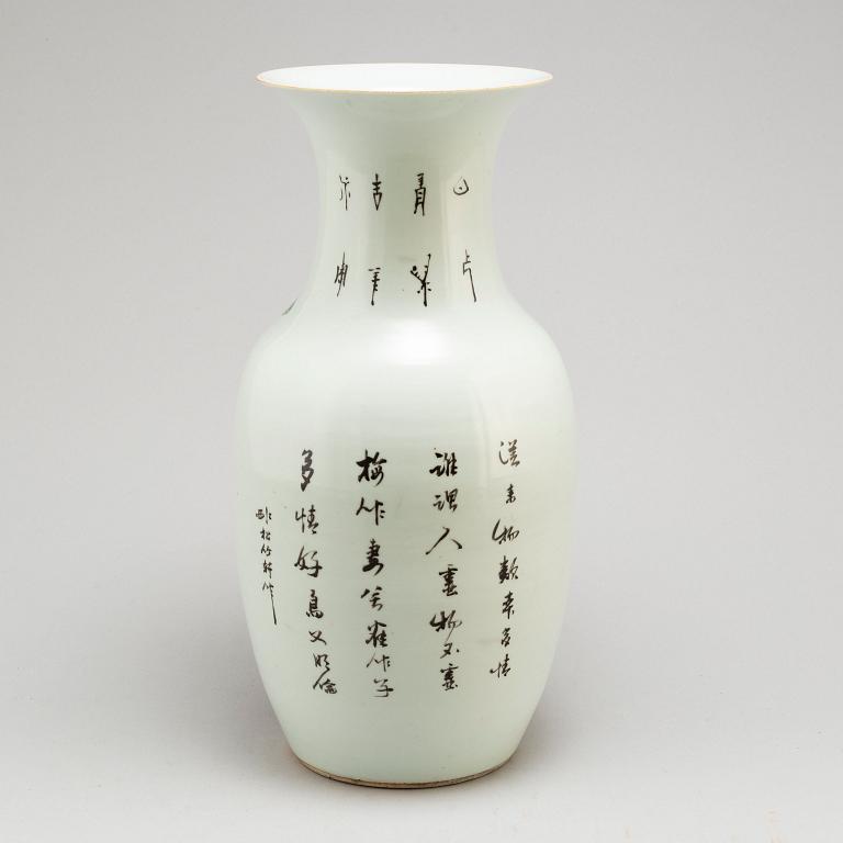 A Chinese famille rose vase, early 20th century.