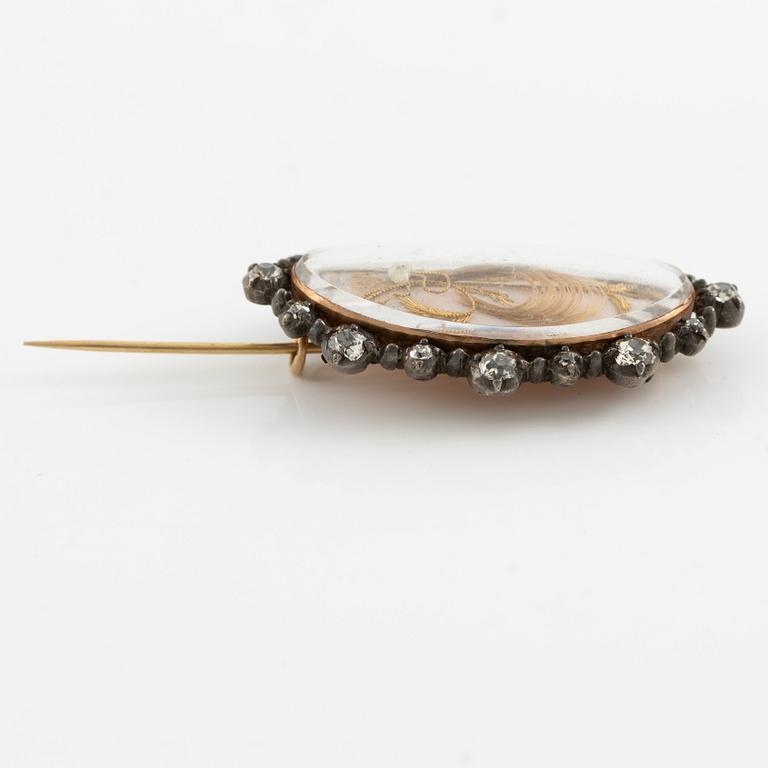 Brooch 14K gold and silver with old-cut diamonds and pearls.