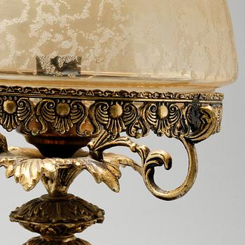 A mid 20th century table lamp.