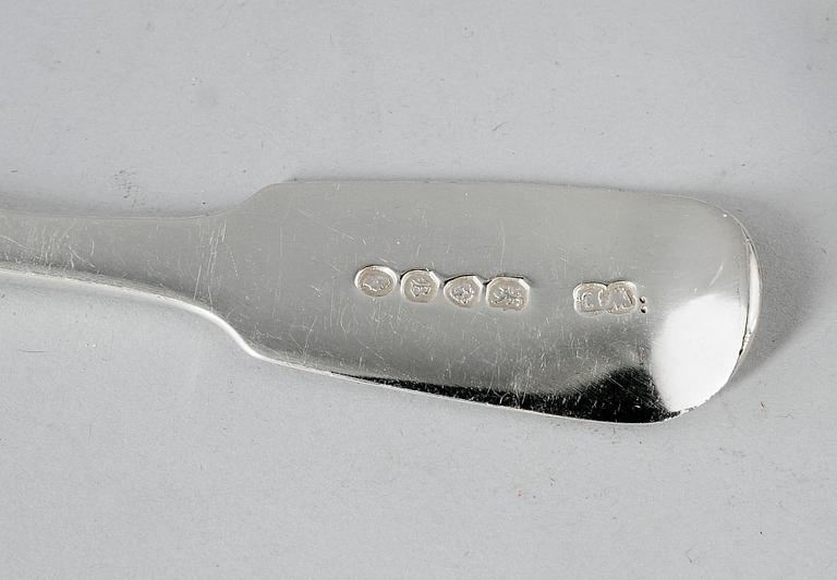 DESSERTSKEDAR, 11 st, silver, snarlika, London 1800-tal. Vikt ca 550 g.