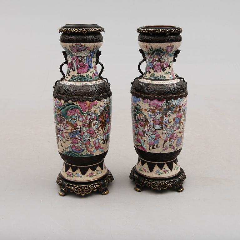 GOLVVASER, 2 st, porslin, Japan, 1900-tal.