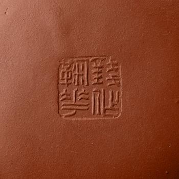 A group of three Chinese yixing teapots, 1980/90s.