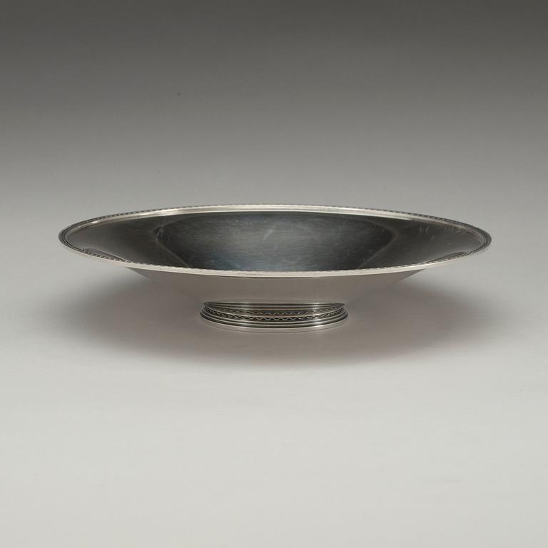 An Atelier Borgila sterling dish, Stockholm 1962.