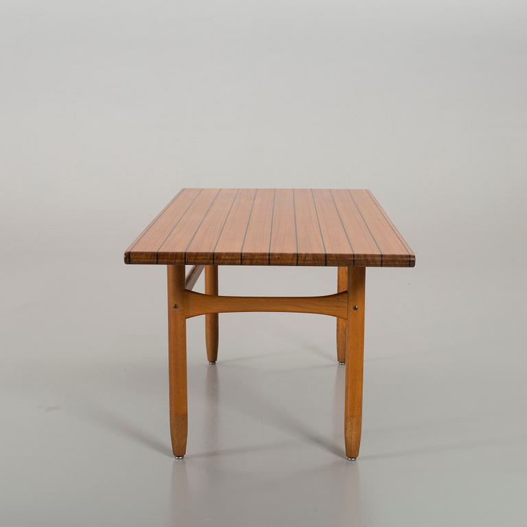 A COFFEE TABLE BY YNGVE EKSTRÖM FOR WESTERBERGS MÖBLER TRANÅS.