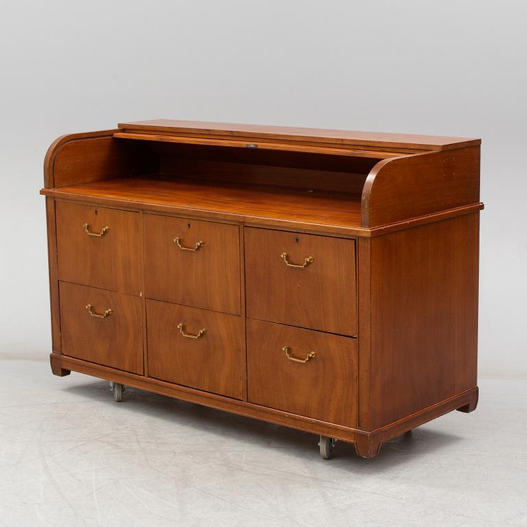 A mid 20th Century mahogany veneered  desk.