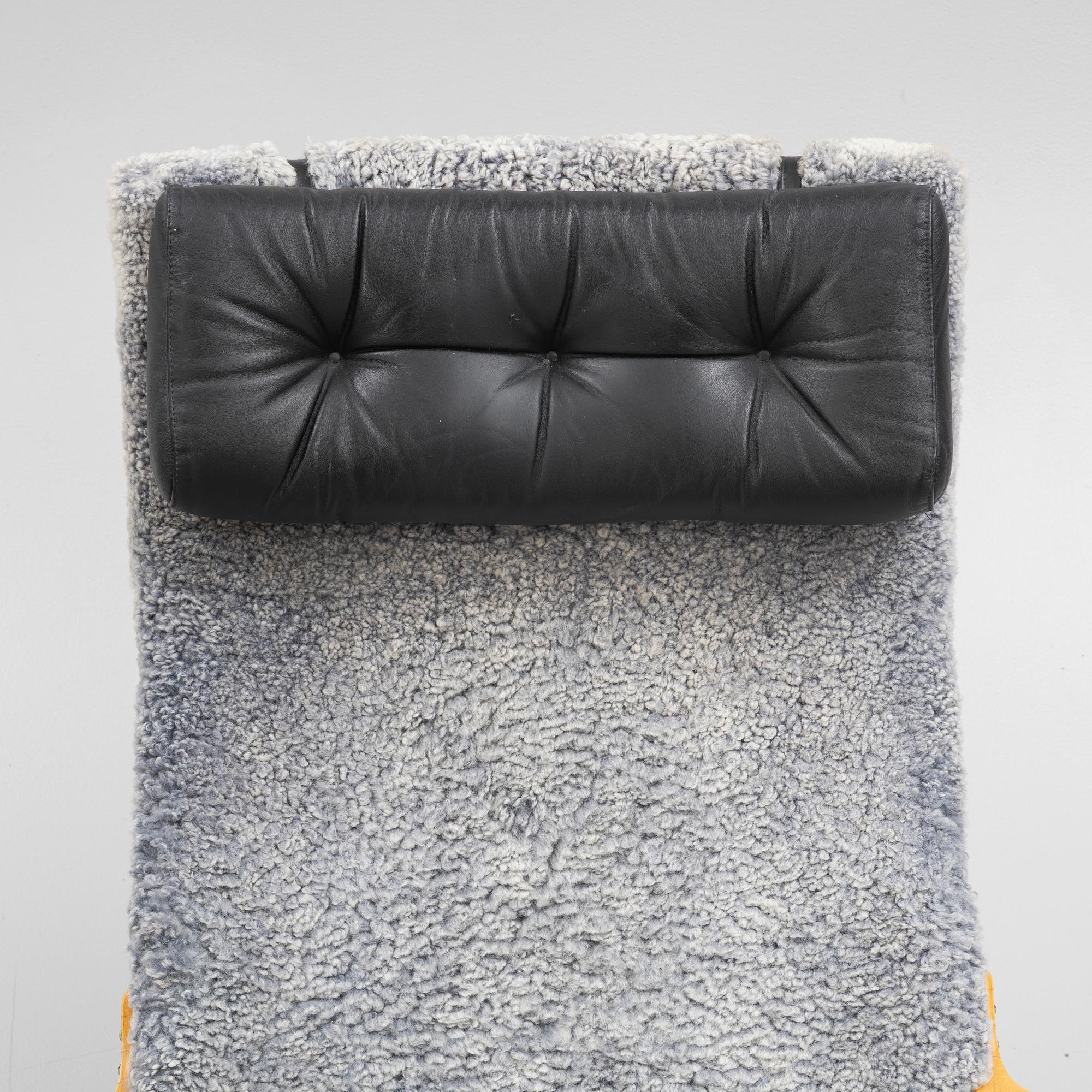 Bruno Mathsson, lounge chair, "Pernilla 3" with reading table, Firma Karl Mathsson, Värnamo, 1965-71.