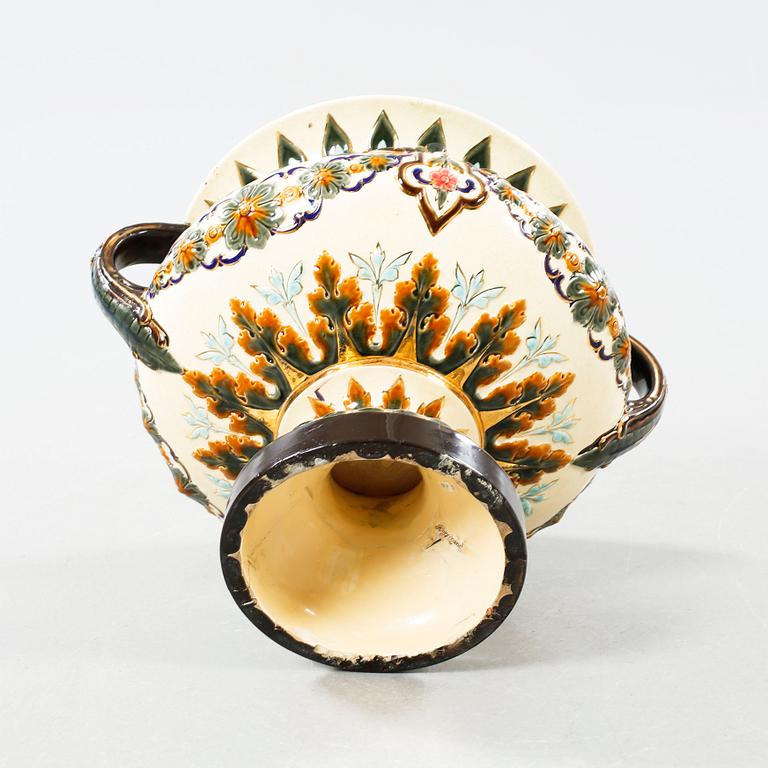 A majolica garden flower urn by Rörstrand, around the year 1900.