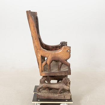 Tron/karmstol, Togo 1900-talets mitt.