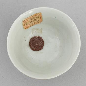 A Chinese porcelain tazza, bowl and teapot, late Qing dynasty, late 19th century.