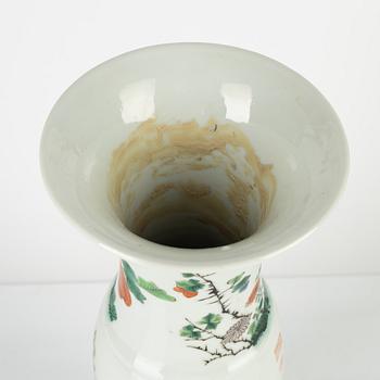 A Chinese famille verte beakervase, Kangxi style, 20th century.