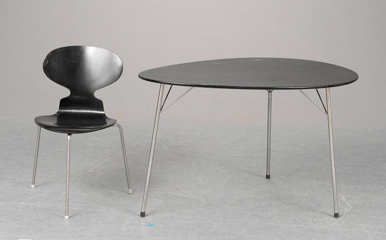 ARNE JACOBSEN, bord modell 3603 och 5 stolar, "Myran", Fritz Hansen, Danmark, 1960-tal.