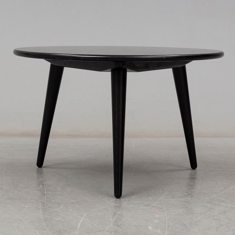 HANS J WEGNER, a model CH 008 coffee table.