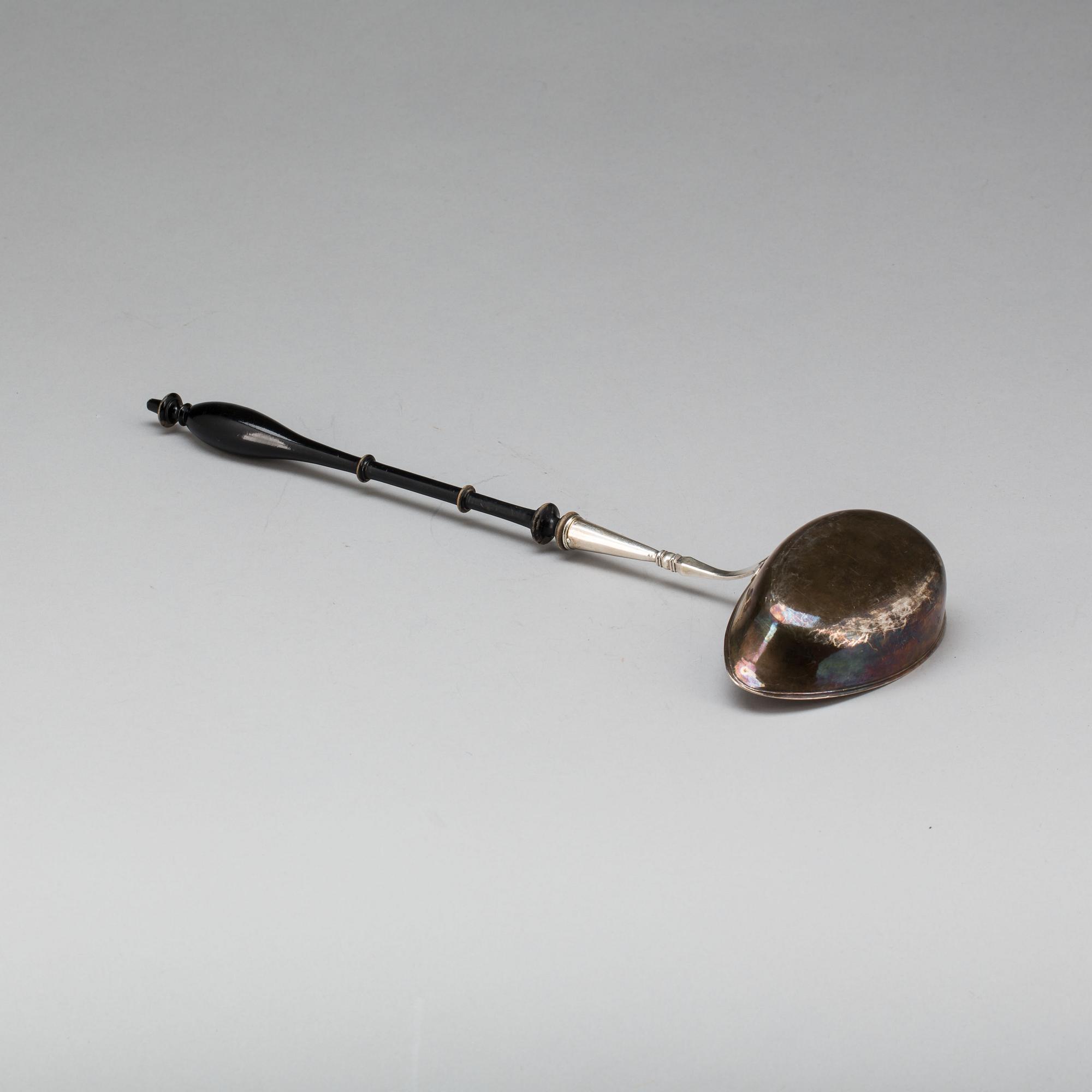 Soppslev, silver. Otydliga stämplar. 1800-tal. Vikt ca 88 g.