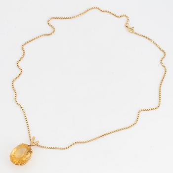 Faceted citrine pendant.