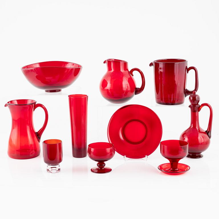34 pieces of swedish red glass, including Reijmyre and Monica Bratt.