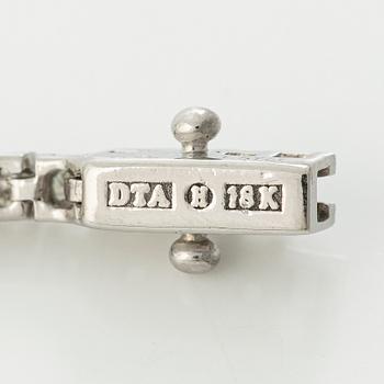 Tennisamband, 18K vitguld med briljantslipade diamanter.