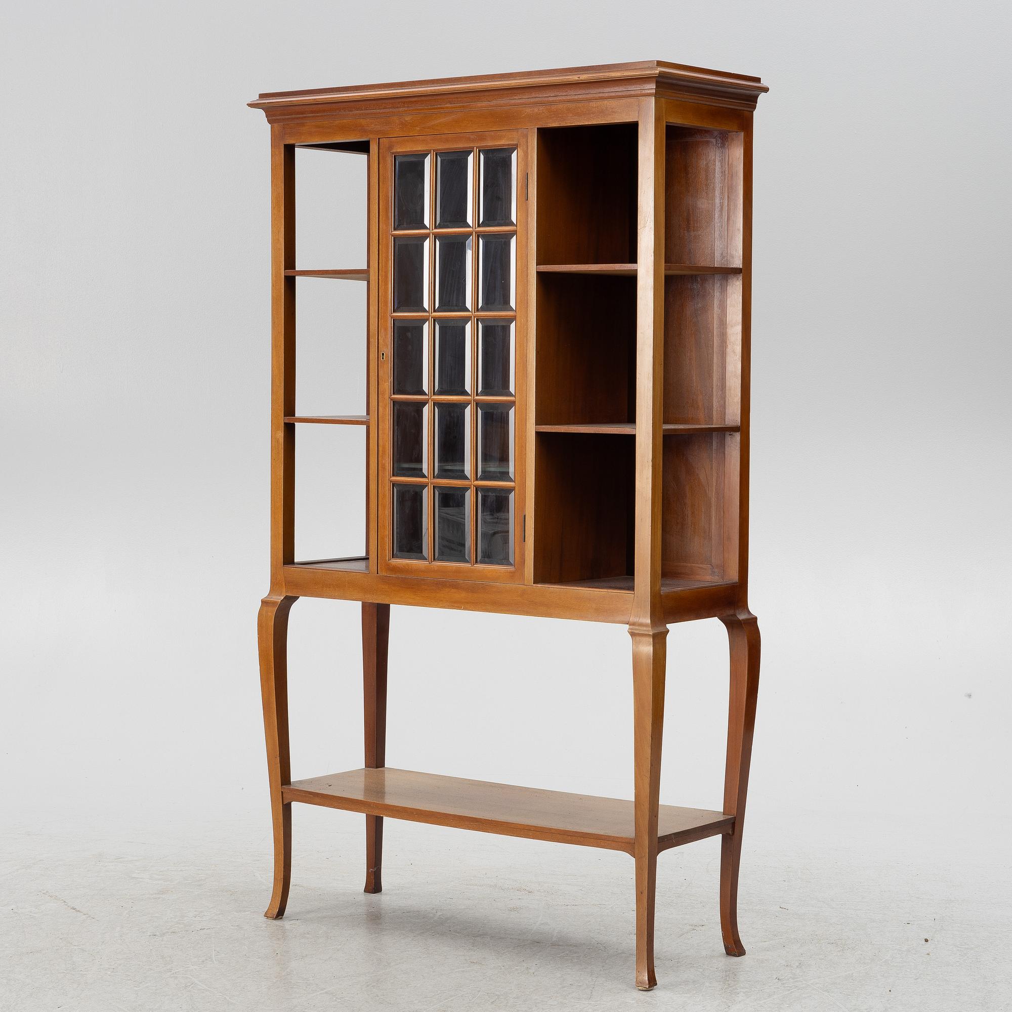 Salon cabinet, Nordiska Kompaniet, before 1909.