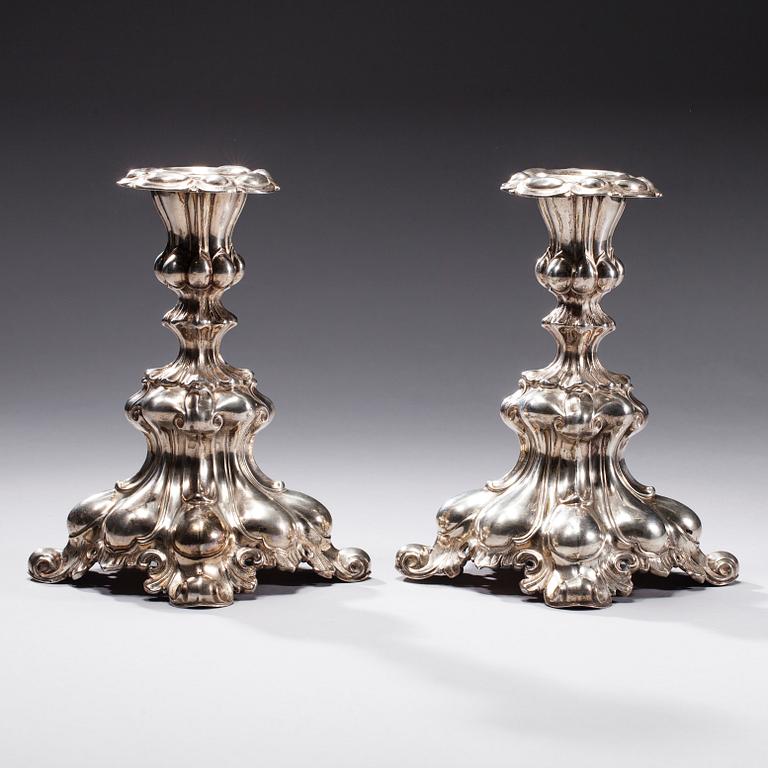 KYNTTILÄNJALKAPARI, hopeaa, rokokootyyliset, Hugo Grün, Helsinki 1929.