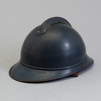 A Italian helmet from the first wold war (1914-1818).