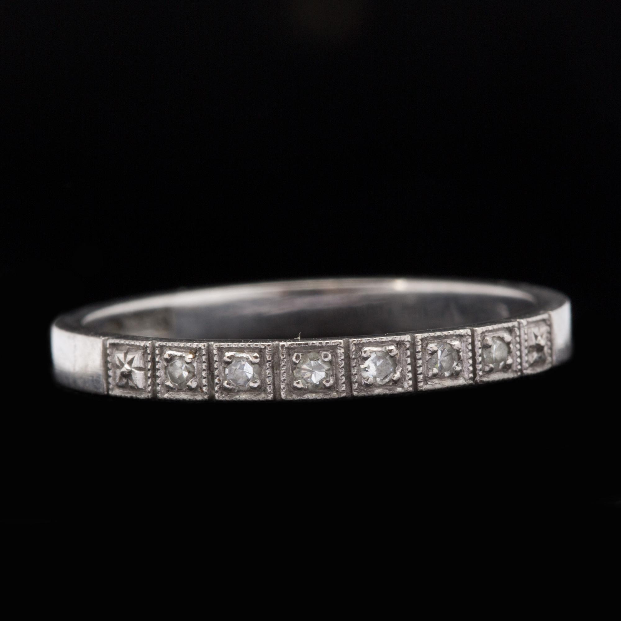 RINGAR, 2st, 18 k vitguld med diamanter. Totalvikt ca 5 g.