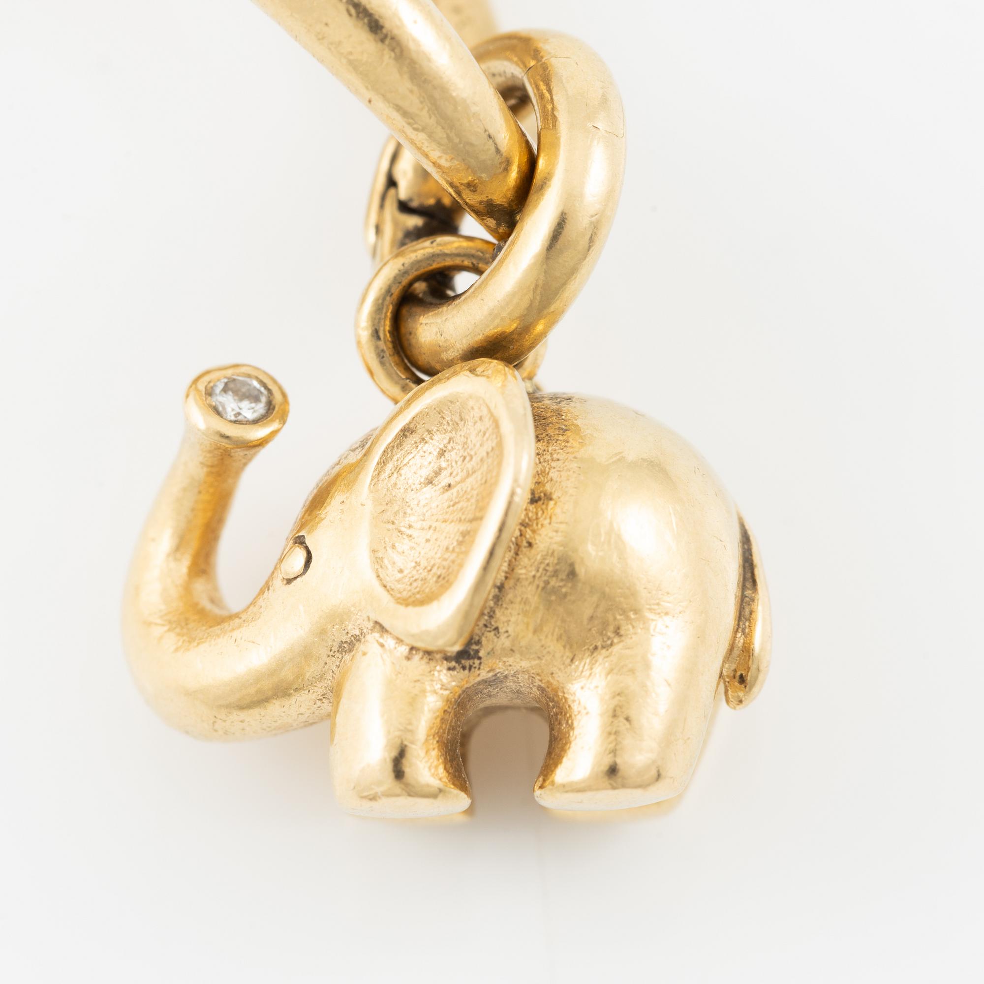 Charlotte Lynggaard, Ole Lynggaard, armband, 18K guld med berlocker i form av elefant, stjärna och hjärta.