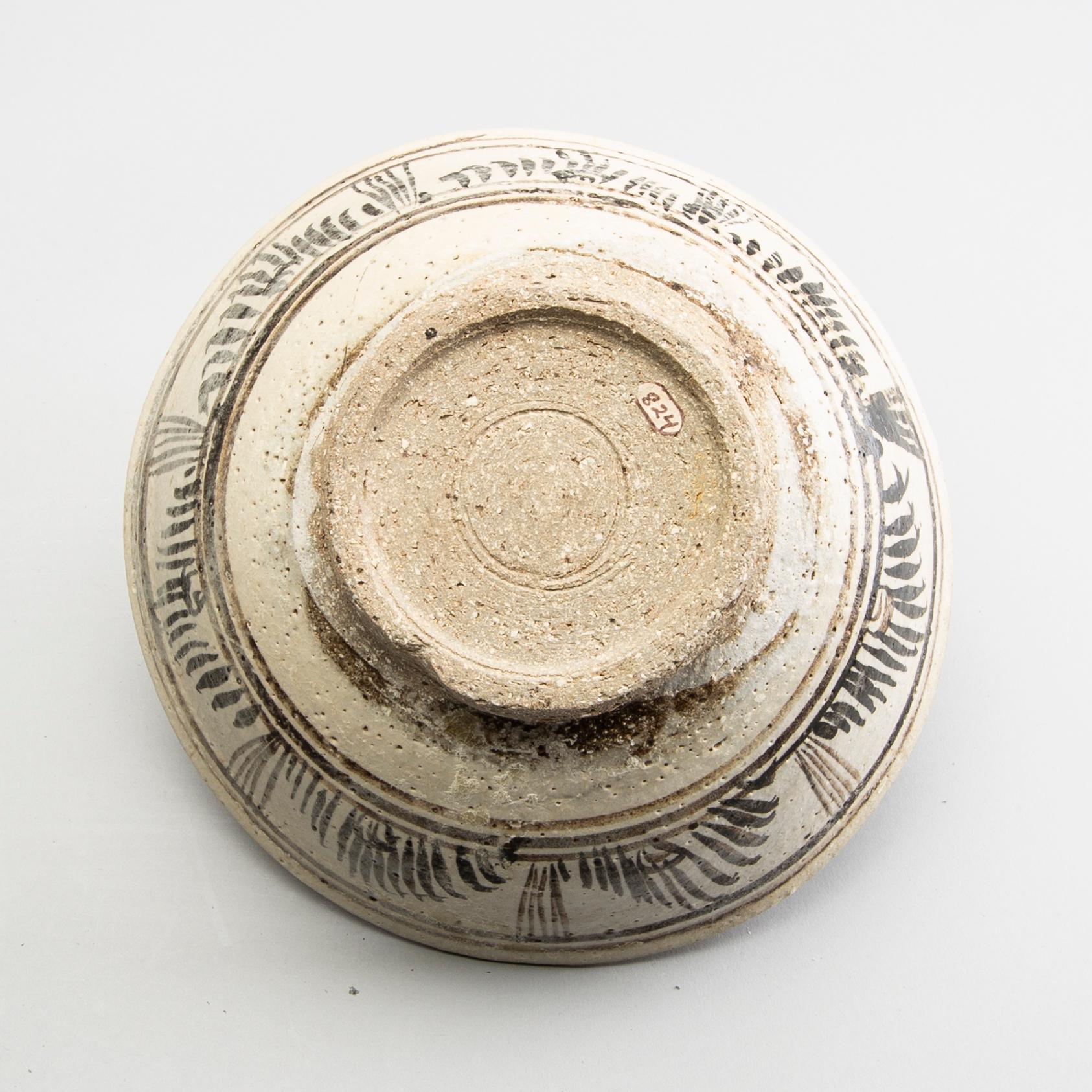 A citzhou brown and cream coloured bowl, Ming dynasty (1368-1644).