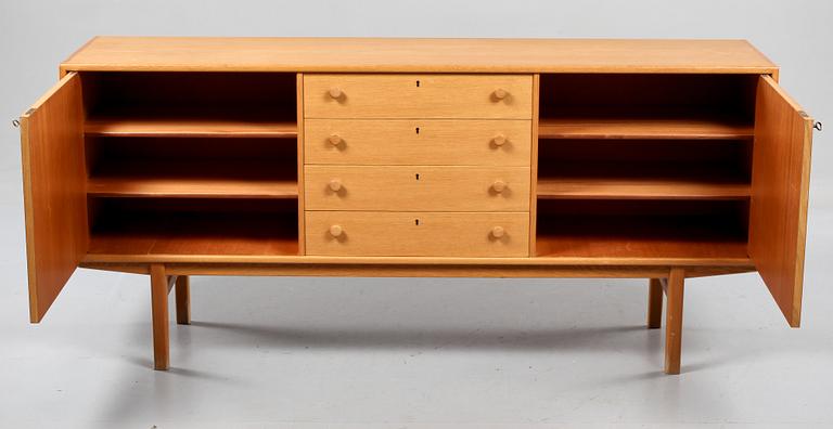 SIDEBOARD, 1900-talets tredje kvartal.