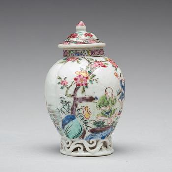 A famille rose tea caddy with cover, Qing dynasty, Yongzheng (1723-35).