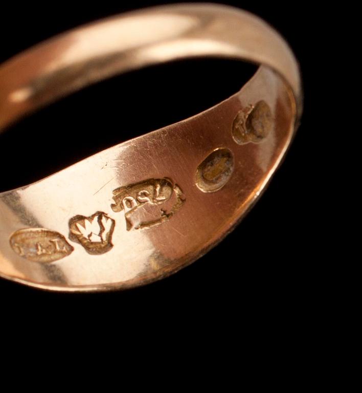 RINGAR, 8 st, guld, 1900-tal. Vikt ca 43,2 g.