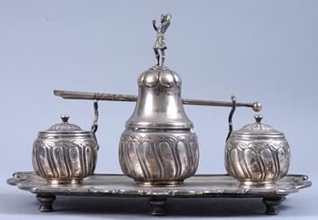 SKRIVBORDSUPPSATS, silver, Karlshamn, 1853, vikt ca 680 g.