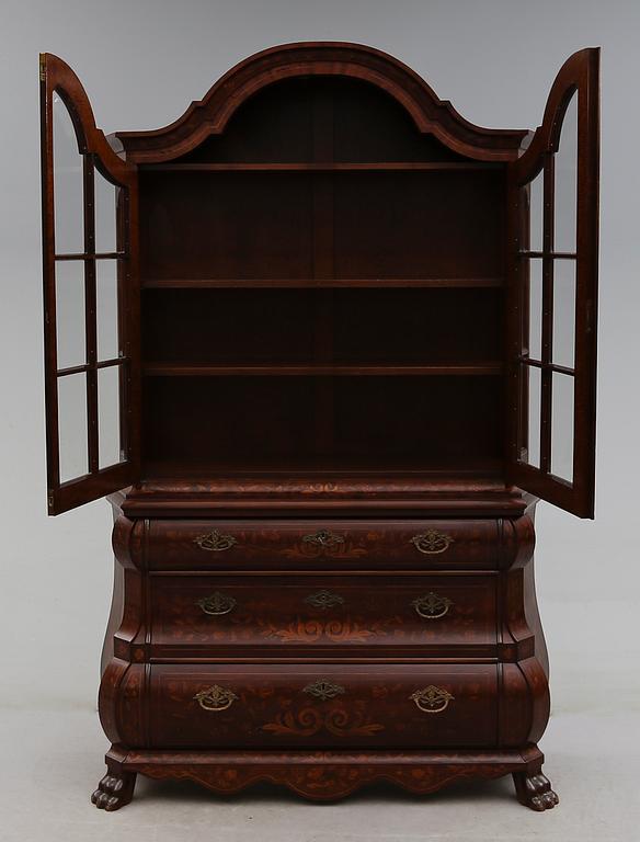 VITRINSKÅP, 1900-talets andra hälft.