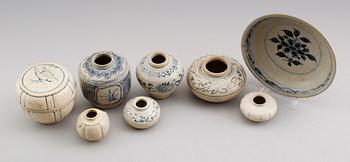 PORSLINSFÖREMÅL, 8 delar, Annam, Vietnam 1300-/1400-tal.