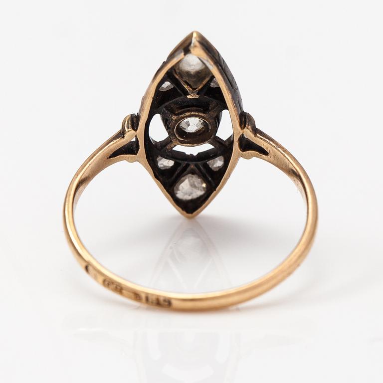 Ring, 14K guld, gammalslipad diamant ca 0.25 ct, rosenslipade diamanter och en syntetisk sten. Ryssland.